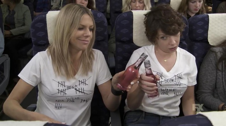 Kaitlin Olson e Mary Elizabeth Ellis em It's Always Sunny in Philadelphia