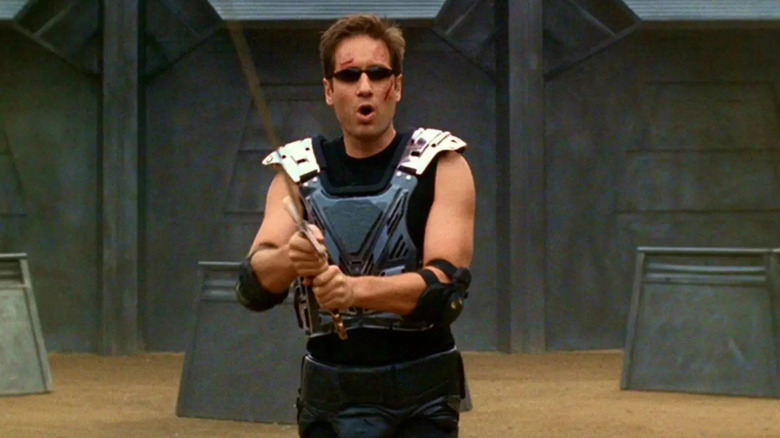 Mulder, in early 2000s battle gear, looking dorky on The X-Files