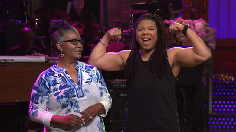 Punkie Johnson showing muscles on SNL