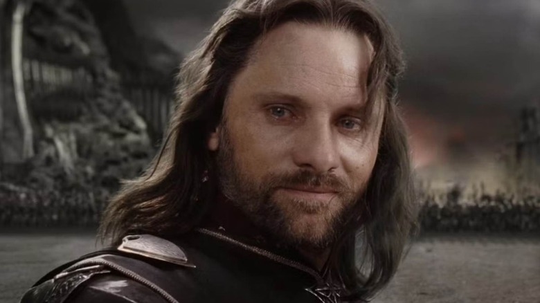 Aragorn looking behind him in The Lord of the Rings: The Return of the King