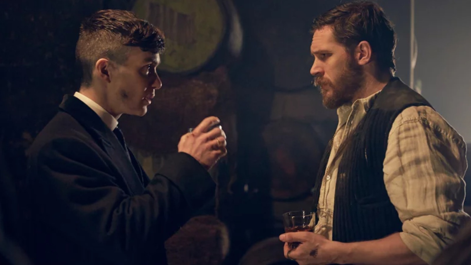 Cillian Murphy behind the scenes on Peaky Blinders Series 4  Peaky blinders  characters, Peaky blinders series, Cillian murphy