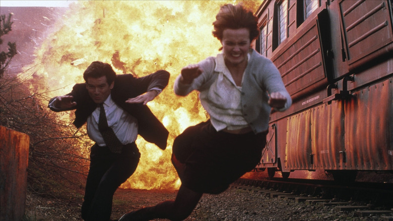 GoldenEye bond and natalya running from exploding train