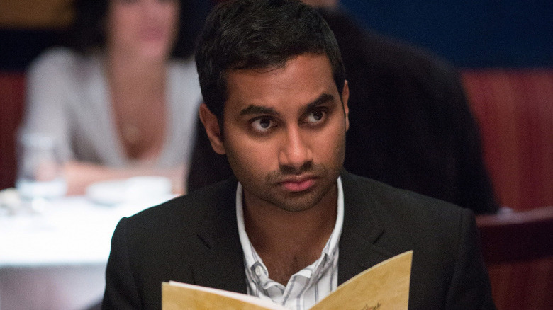 Aziz Ansari looking up in Master of None