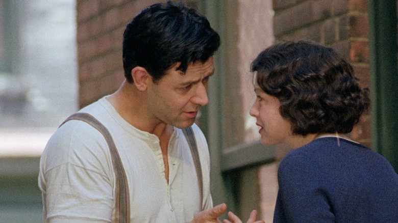 Russell Crowe and Renée Zellweger in Cinderella Man