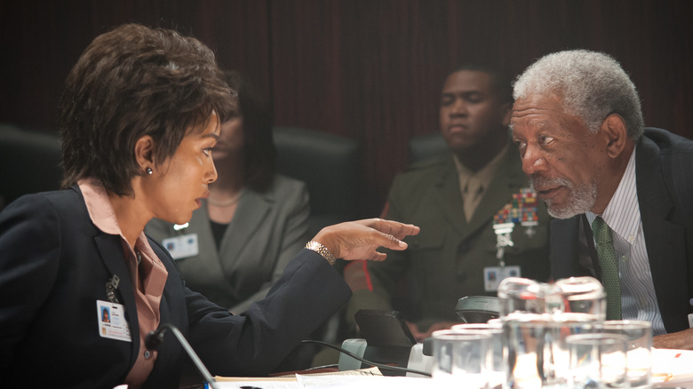 Morgan Freeman Angela Bassett command center