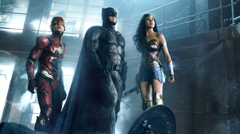 Flash, Batman, Wonder Woman, look up in Zack Snyder's Justice League