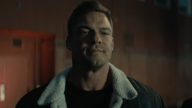 Jack Reacher de Alan Ritchson parece imponente no Reacher