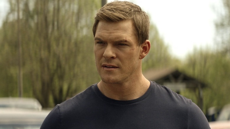 Reacher's Alan Ritchson Has No Interest In Watching Tom Cruise's Take ...