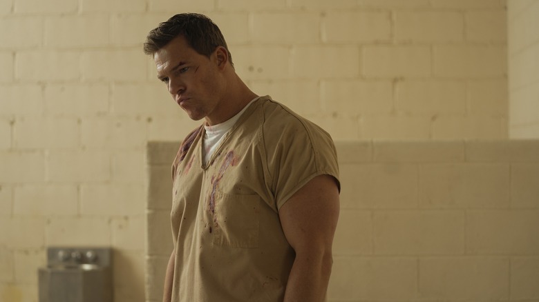 Alan Ritchson in Reacher