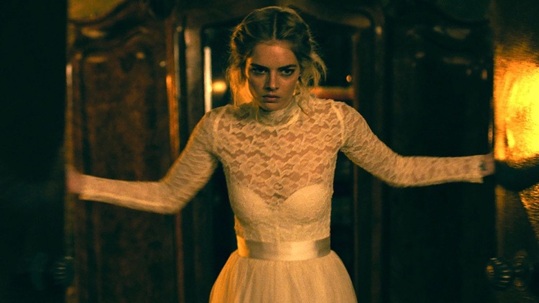 Grace (Samara Weaving) dons a gorgeous wedding dress inspired by royalty in "Ready or Not"