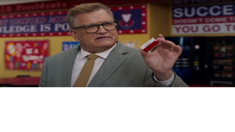 Drew Carey in a throwback cameo as Mr. Green on American Housewife