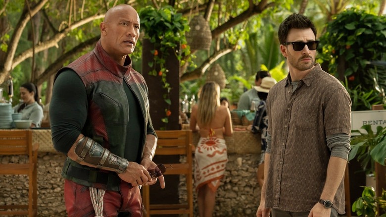 Dwayne Johnson y Chris Evans en Rojo Uno