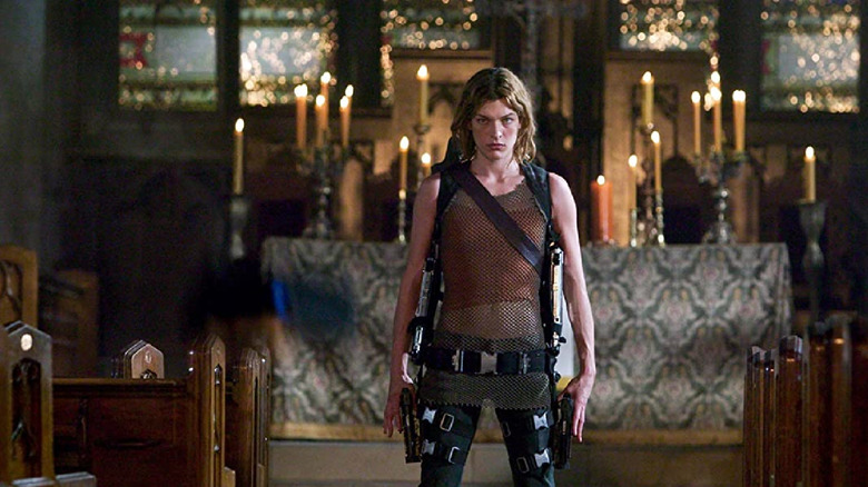 Alice (Milla Jovovich) stares down infected zombies in Resident Evil: Apocalypse (2004)