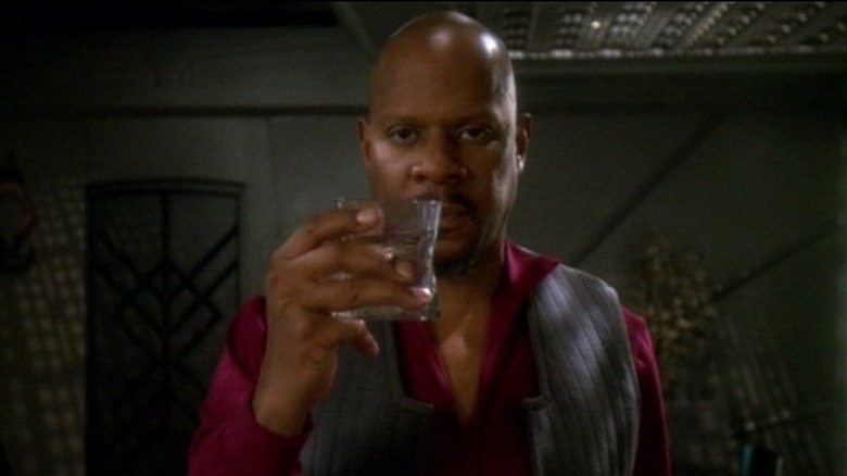 Ben Sisko Avery Brooks ao luar pálido