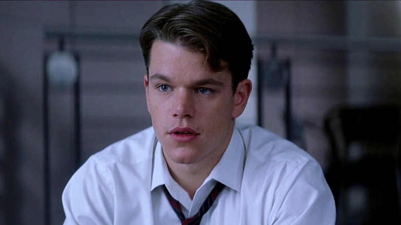 Matt Damon as Rudy wearing a white shirt and tie in The Rainmaker