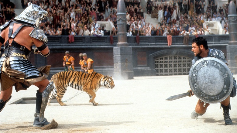 Russell Crowe e um tigre em Gladiador