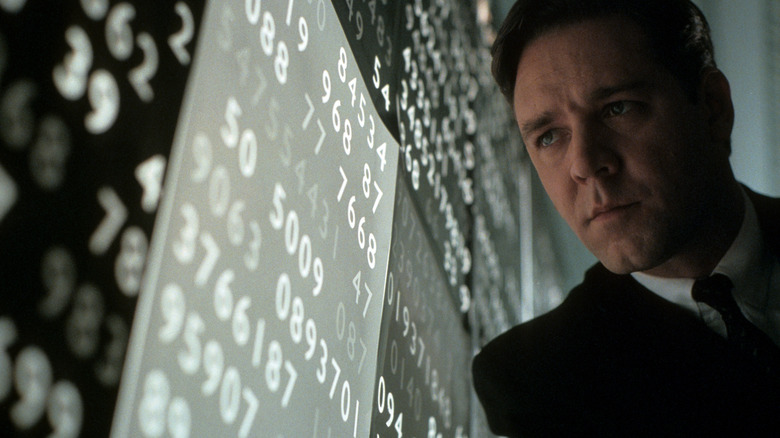 Russell Crowe studies numbers