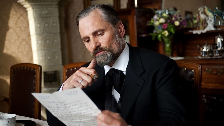 VIggo Mortensen reading as Sigmund Freud A Dangerous Method