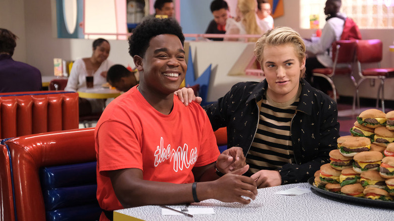 La Guerra de Aisha Episode 207 -- Pictured: (l-r) Dexter Darden as Devante Young, Mitchell Hoog as Mac Morris