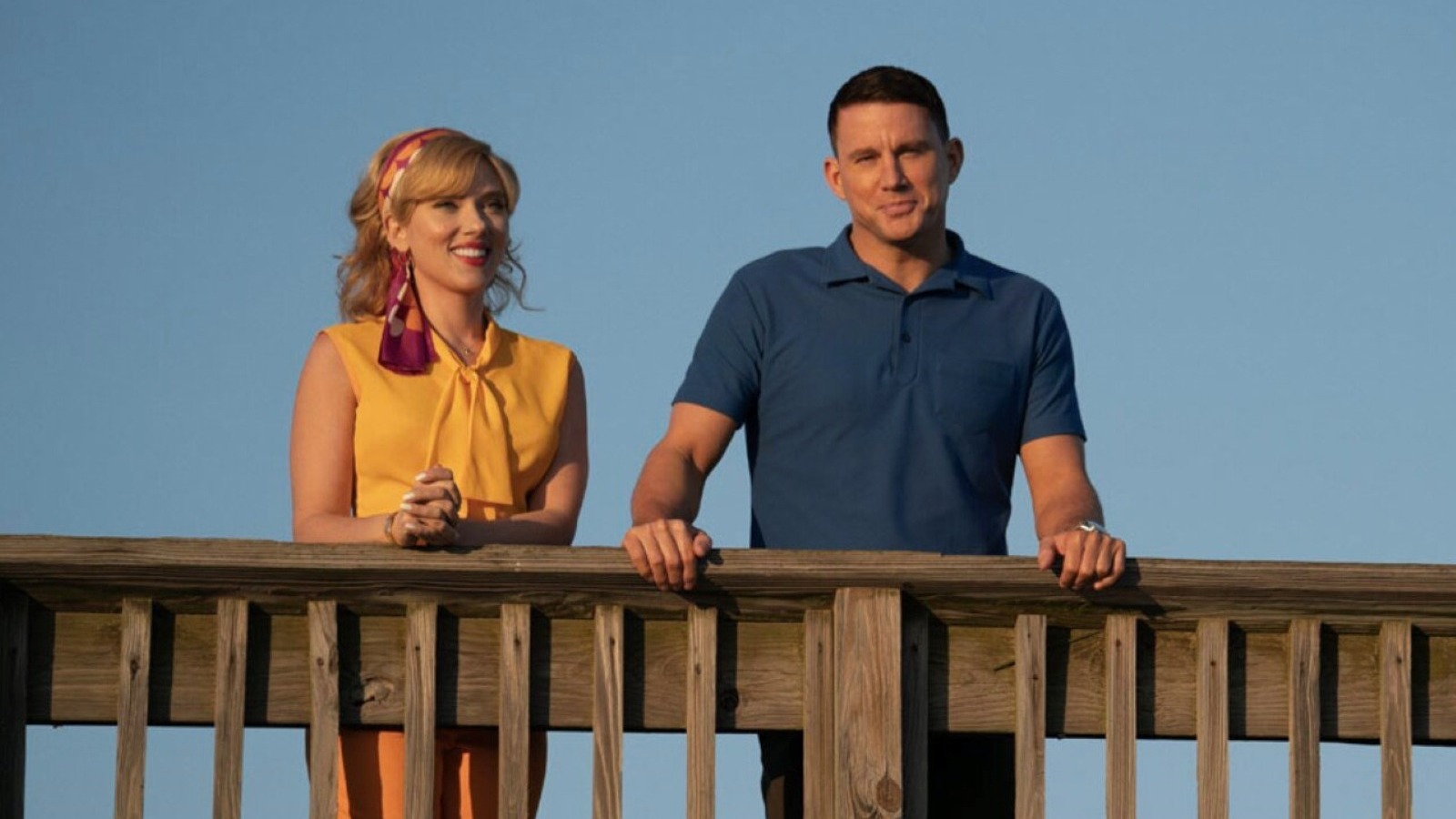 Scarlett Johansson e Channing Tatum fingem um pouso na lua no trailer