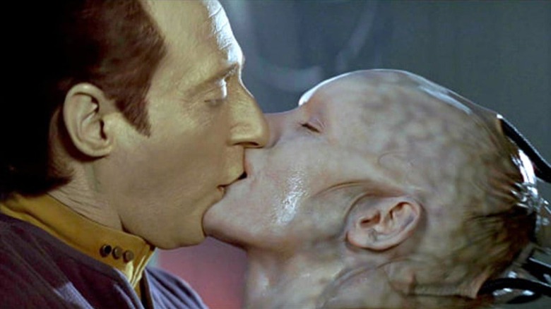Data and the Borg Queen kissing in "Star Trek: First Contact" 