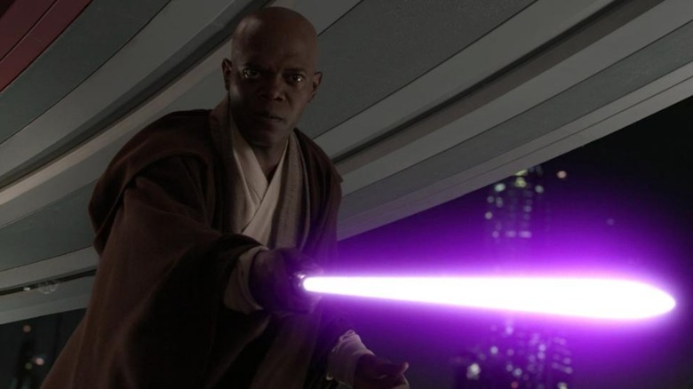 Mace Windu pointing lightsaber