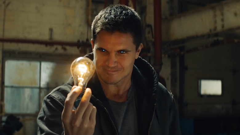 Connor holding lightbulb and making menacing expression