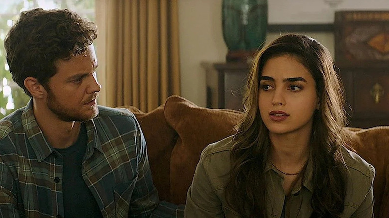 Richie (Jack Quaid) and Sam (Melissa Barrera) discuss the new slasher movie rules in Scream (2022)