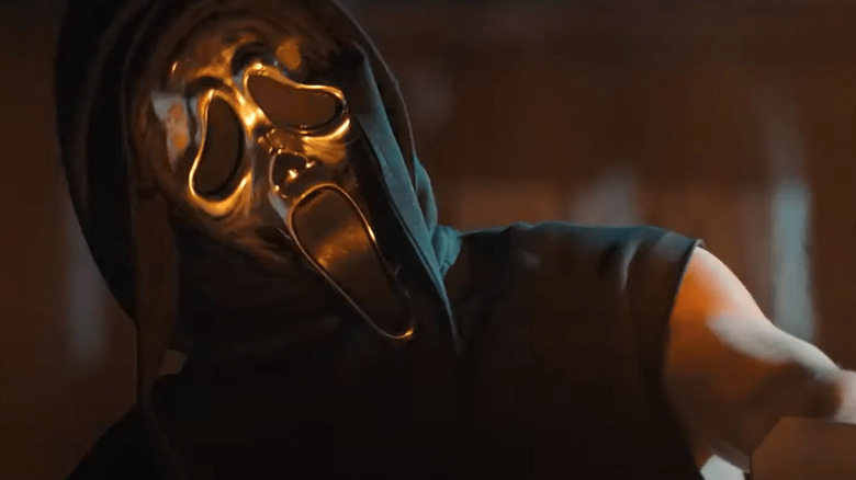 An anonymous Ghostface heats things up in the trailer for Scream (2022)