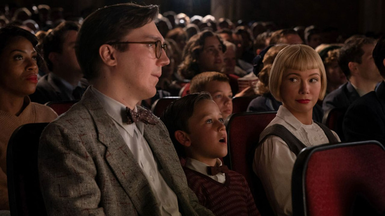 Paul Dano, Mateo Zoryon Francis-DeFord, and Michelle Williams in The Fabelmans