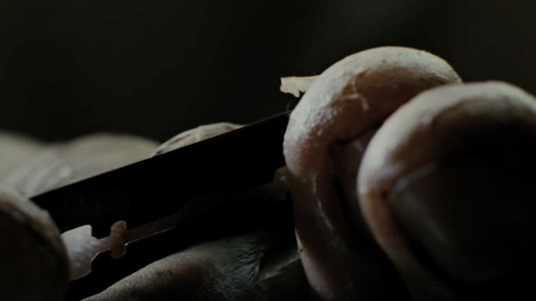 Se7en opening credits John Doe mutilating his fingers