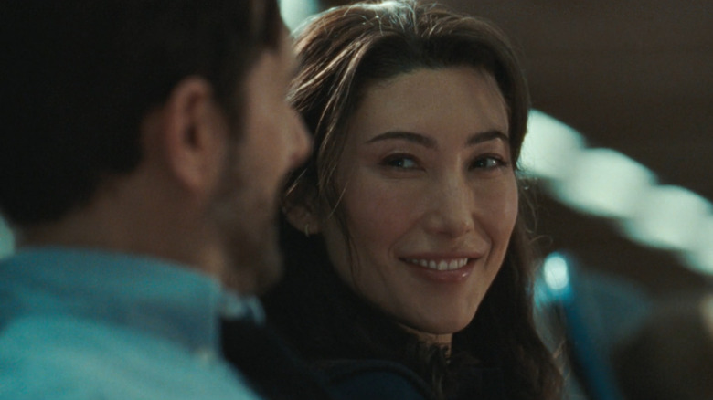 Dichen Lachman As Gemma Adam Scott에서 마크 스카우트에서 퇴직 한 웃음