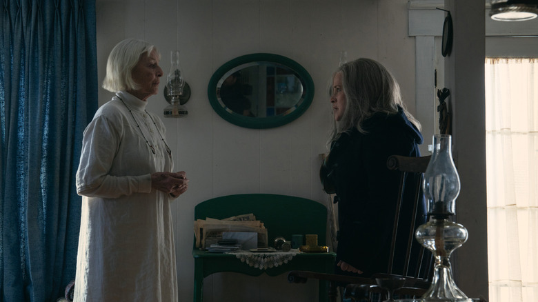 Harmony Cobel talking to Sissy in their old living room