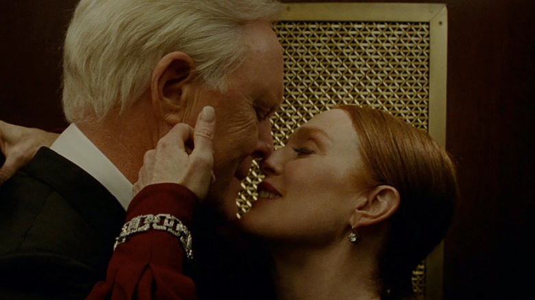 John Lithgow and Julianne Moore in Sharper