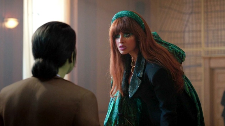 Titania (Jameela Jamil) confronts Jen Walters/She-Hulk (Tatiana Maslany) in She-Hulk: Attorney at Law