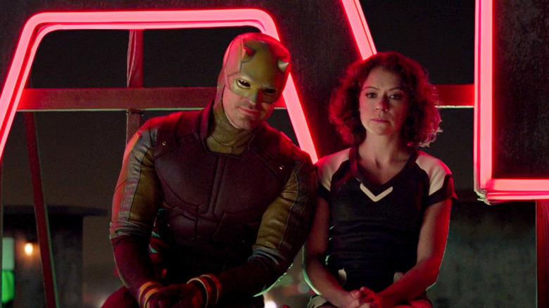 Tatiana Maslany and Charlie Cox in She-Hulk: Attorney At Law