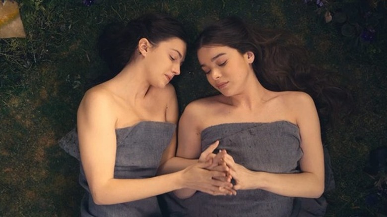 Hailee Steinfeld and Ella Hunt Dickinson