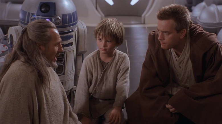 Qui-Gon, Anakin, and Obi-Wan having a conversation in Star Wars: The Phantom Menace