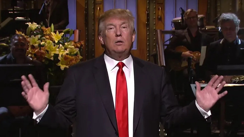 Donald Trump menjadi tuan rumah Saturday Night Live