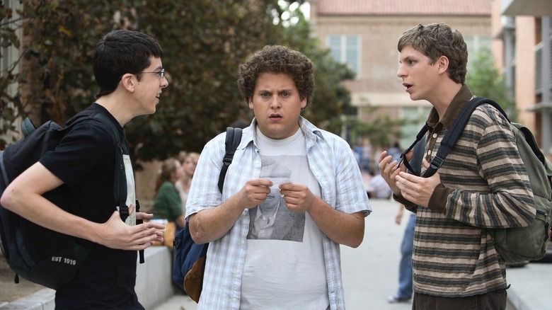 Jonah Hill as Seth, Christopher Mintz-Plasse as McLovin and Michael Cera as Evan converse at school in Superbad