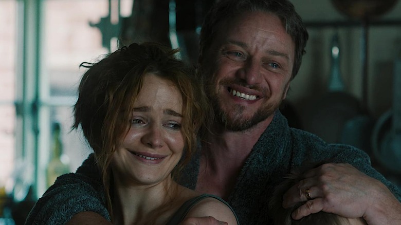 Aisling Franciosi, James McAvoy, No hables del mal