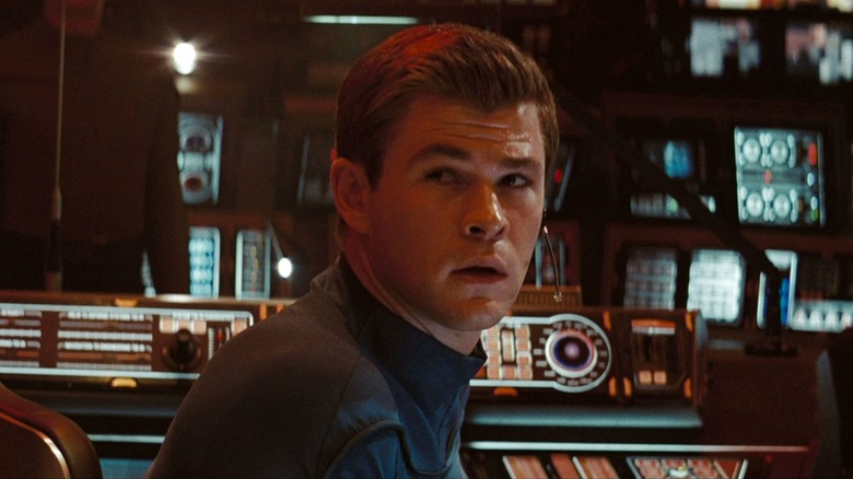 Chris Hemsworth como o pai do Capitão Kirk em Star Trek 2009