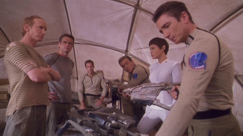 Star Trek: Enterprise Archer Tucker T'Pol and Reed giving weapons training to villagers