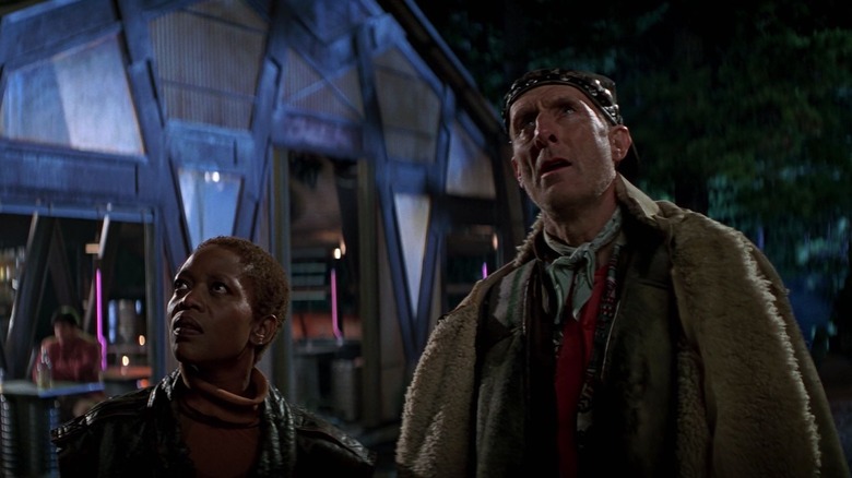 Lily and Zefram looking up at the sky in Star Trek: First Contact