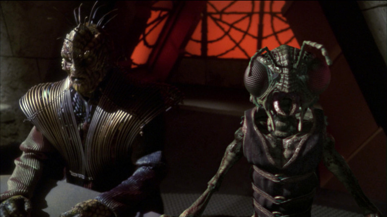 A reptilian Xindi and an insectoid Xindi sitting next to each other.