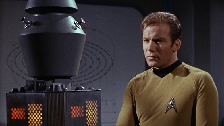 Kirk (William Shatner) speaks with Nomad (Vic Perrin) in Star Trek: The Original Series