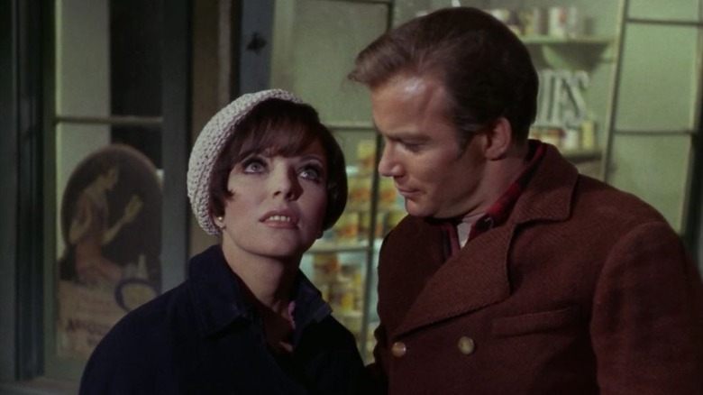 Kirk (William Shatner) glances at Edith Keeler (Joan Collins) in Star Trek: The Original Series