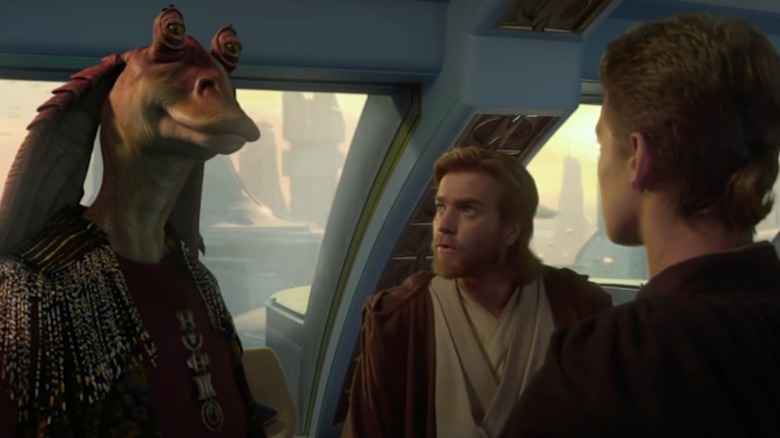 Jar Jar Binks talking to Anakin and Obi-Wan