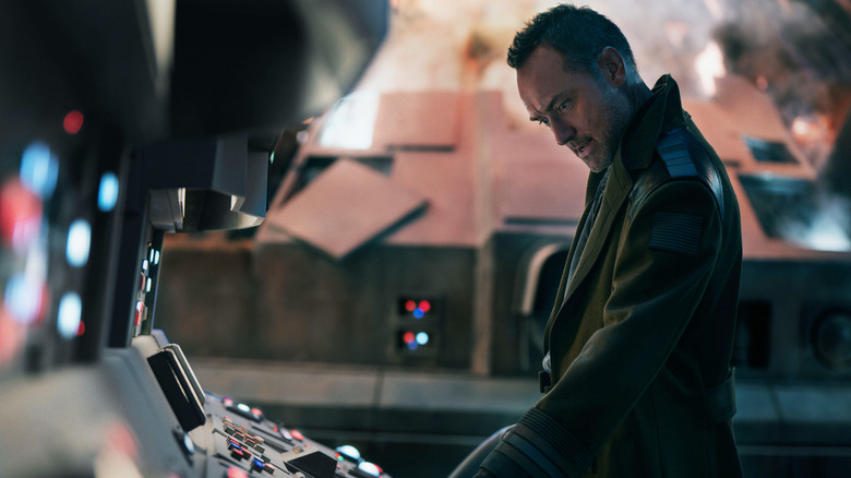 Jude Law as Jod Na Nawood looking at a control panel in Star Wars: Skeleton Crew