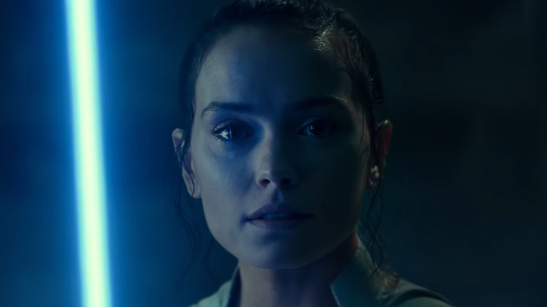 Rey preparing to fight